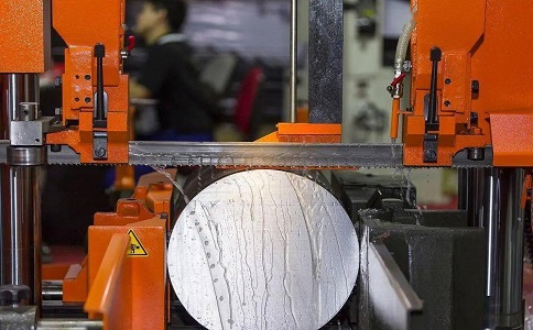 大悟立式金属带锯床切削出现跑带故障解决方法！